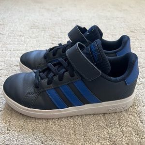 Boys Adidas Grand Court Elastic Lace and Top Strap Shoes EUC size 13
